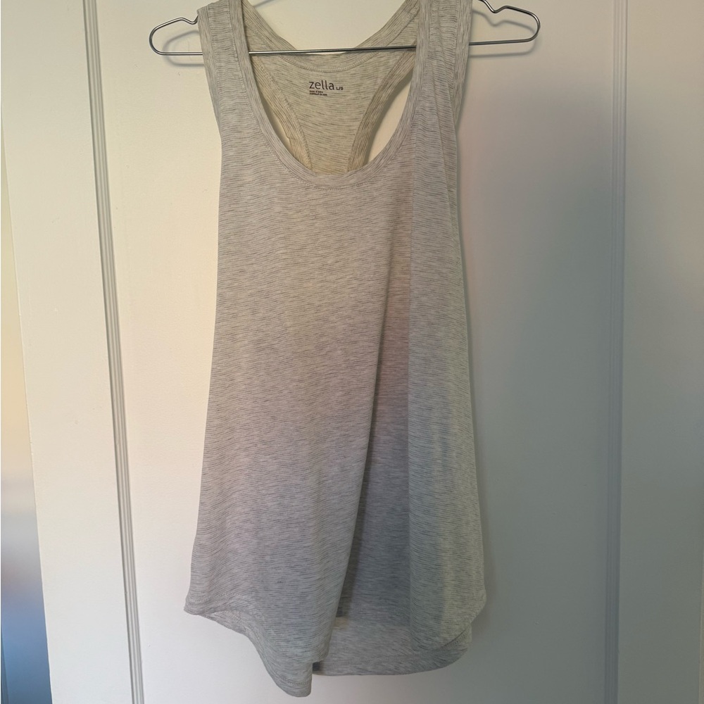 Sweatshirt and 3 Shirts - Zella - Large
